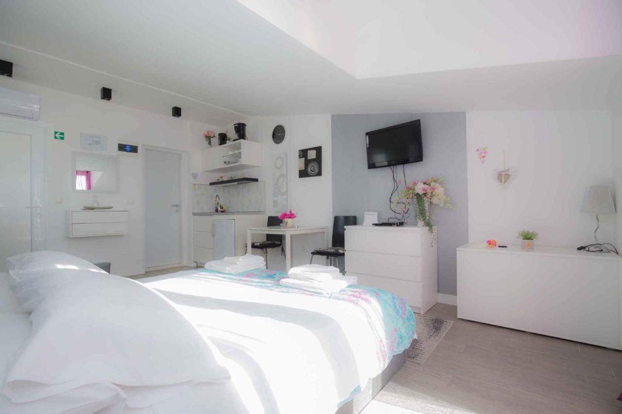 Apartments In Rogoznica 36019 Εξωτερικό φωτογραφία