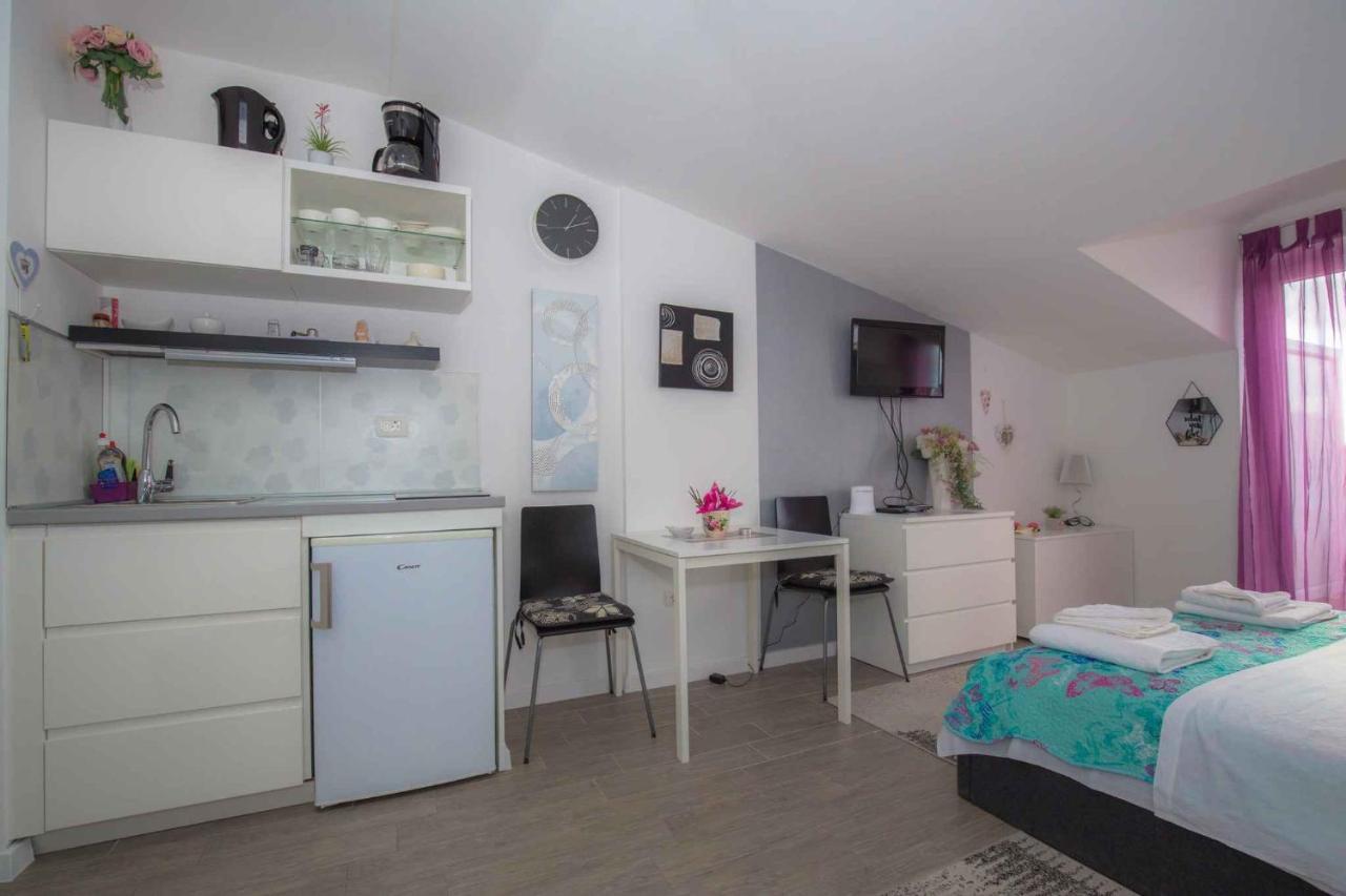 Apartments In Rogoznica 36019 Εξωτερικό φωτογραφία
